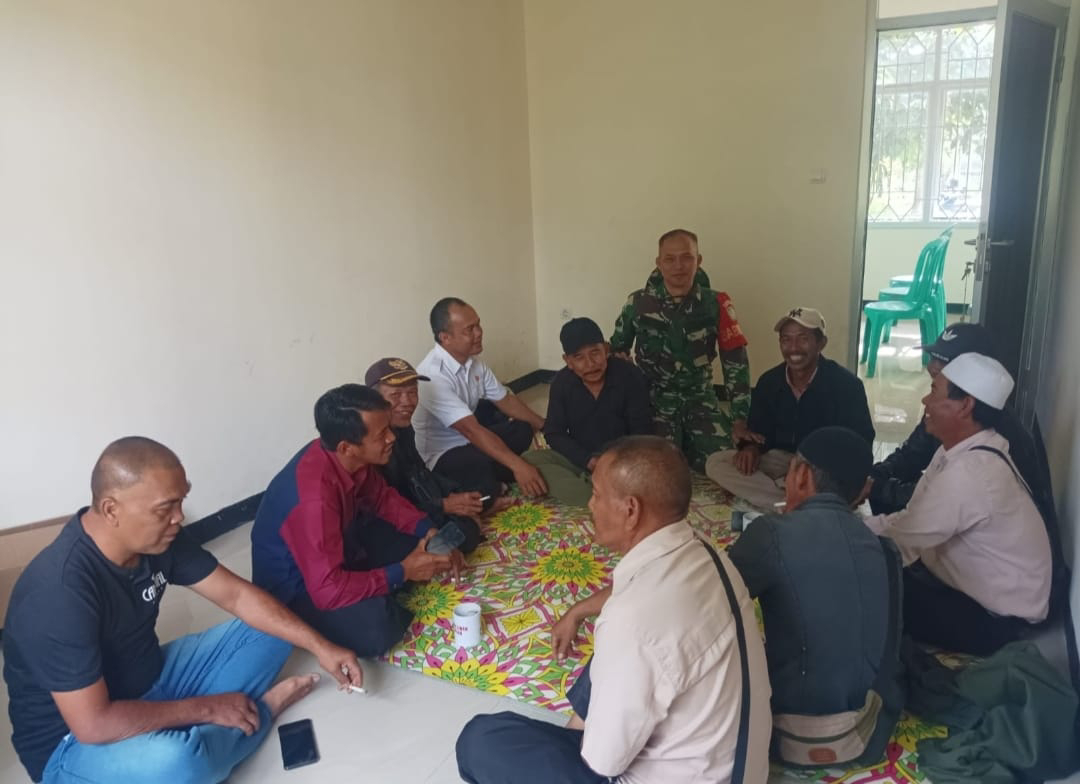 Babinsa Tegallega Laksanakan Komsos Bersama Kepala BPP dan Ketua Poktan di Kecamatan Lengkong