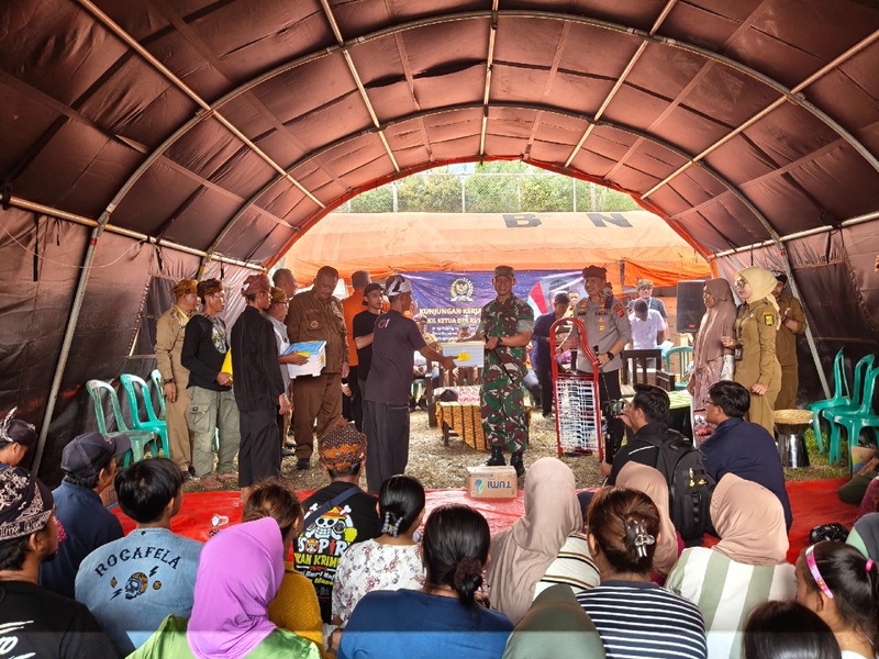 Dandim 0622 Bersama Forkopimda Sukabumi Dampingi Wakil Ketua DPR RI Tinjau Kampung Adat Cipta Mulya Pascakebakaran