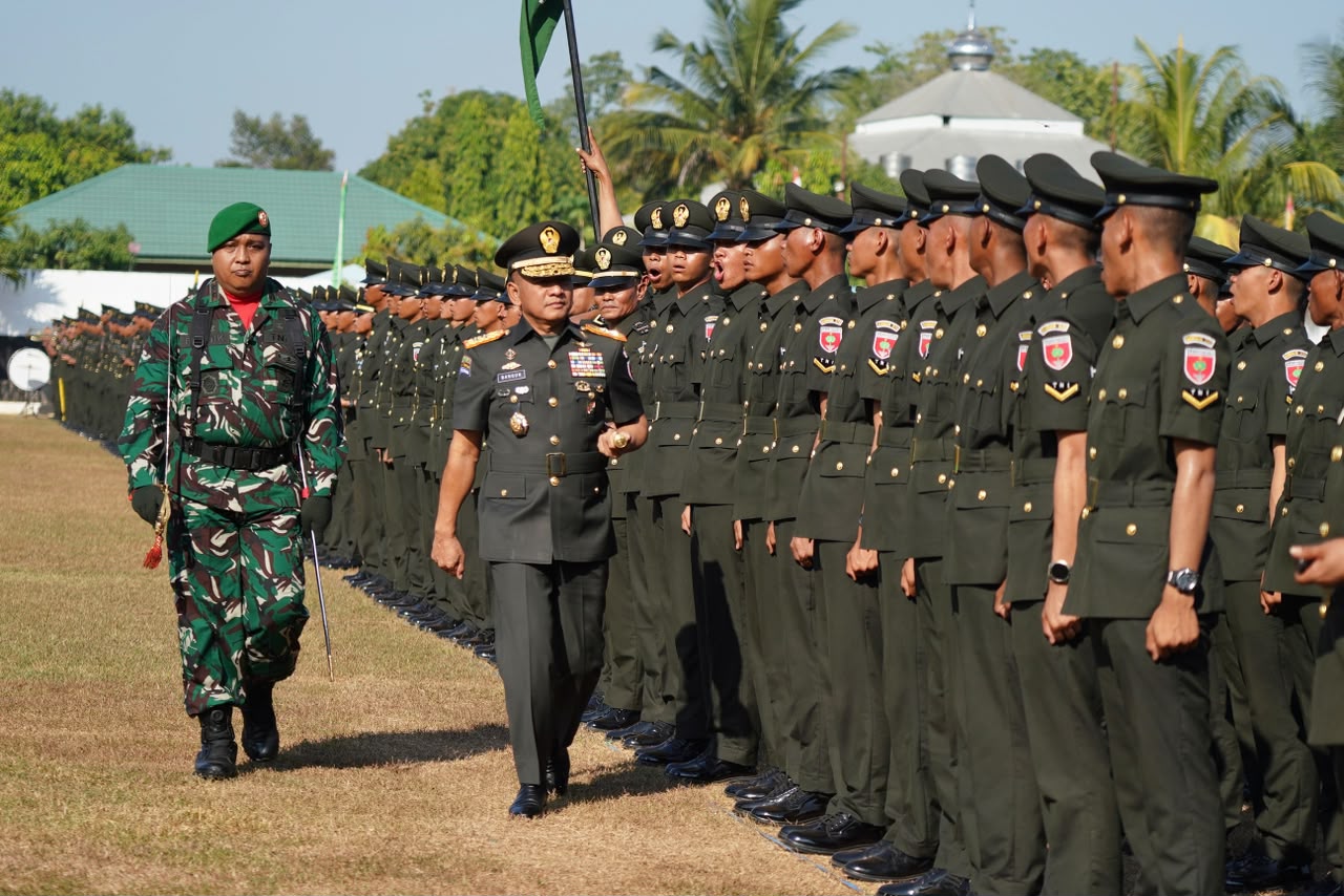 Pangdam XIV/Hasanuddin Lantik 324 Bintara Infanteri, Tangis Haru Orang Tua Iringi Langkah Pengabdian Prajurit Muda