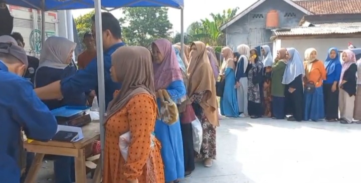 TNI Dukung Pelayanan Terpadu, Danramil Sukaraja Hadiri Rekam E-KTP, Pemeriksaan Mata, dan Bazar UMKM di Bojongsawah