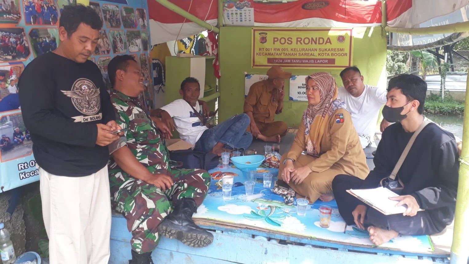 Babinsa Koramil Tanah Sareal Tingkatkan Kewaspadaan Harkamtibmas dan Disiplin Petugas Keamanan di Wilayah Binaan