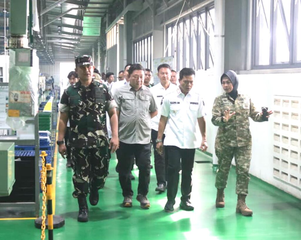 Dandim 0624/Kab. Bandung dan Bupati Tinjau Langsung Pabrik Pengolahan Sampah Motah di Kutawaringin