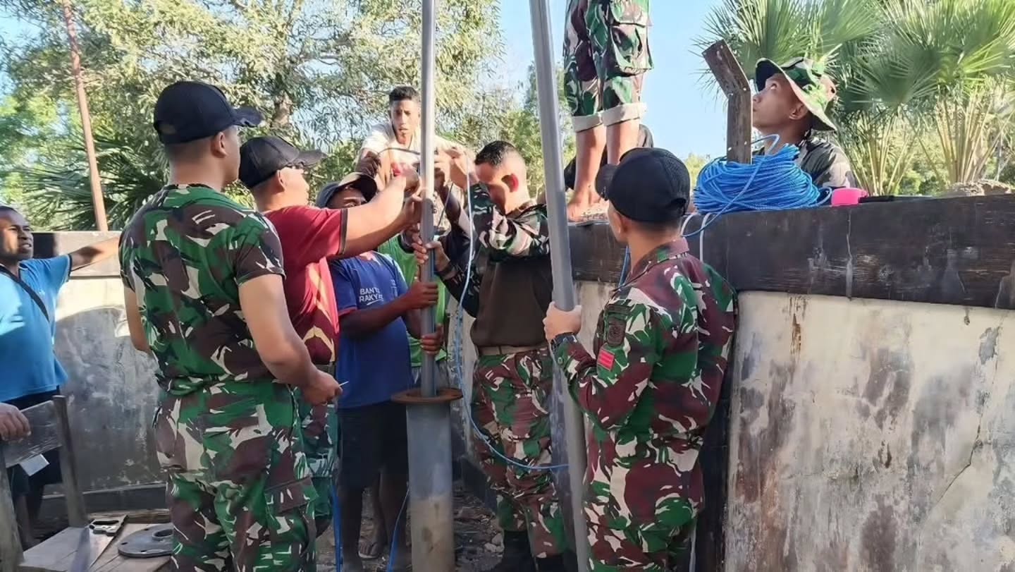 Yonarmed 12 Kostrad Revitalisasi Sumur Bor, Bantu Penuhi Kebutuhan Air Warga Perbatasan
