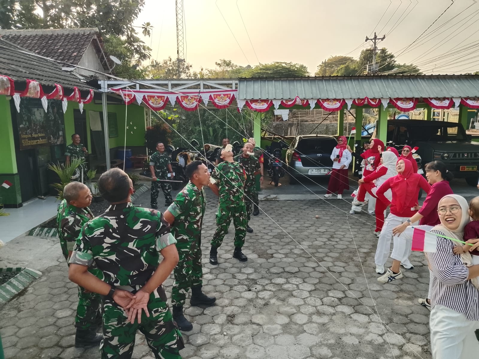 Lomba Agustusan di Koramil berlangsung Meriah