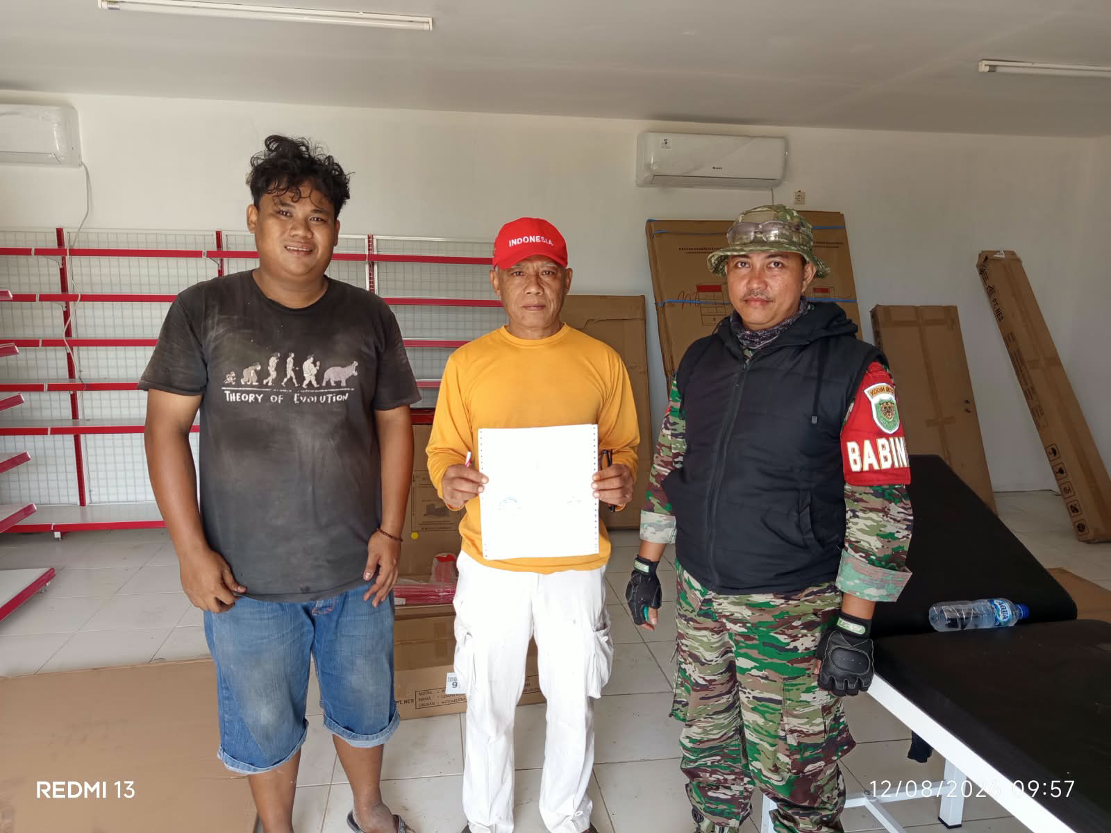 Babinsa Dampingi Monitoring Penerimaan Peralatan KDKMP Desa Waluran