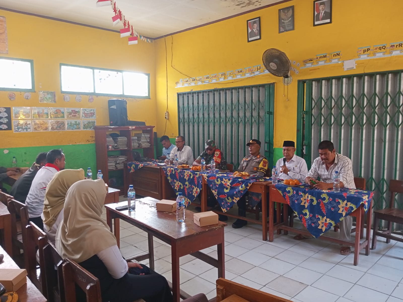 Babinsa Hadiri Rapat Rekapitulasi Pembangunan SDN di Desa Bojongasih