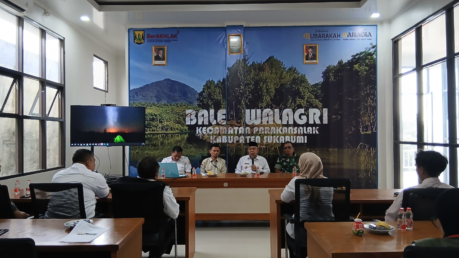 Babinsa Koramil 2206/Parakansalak Hadiri Rakor PHBN di Aula Kecamatan Parakansalak