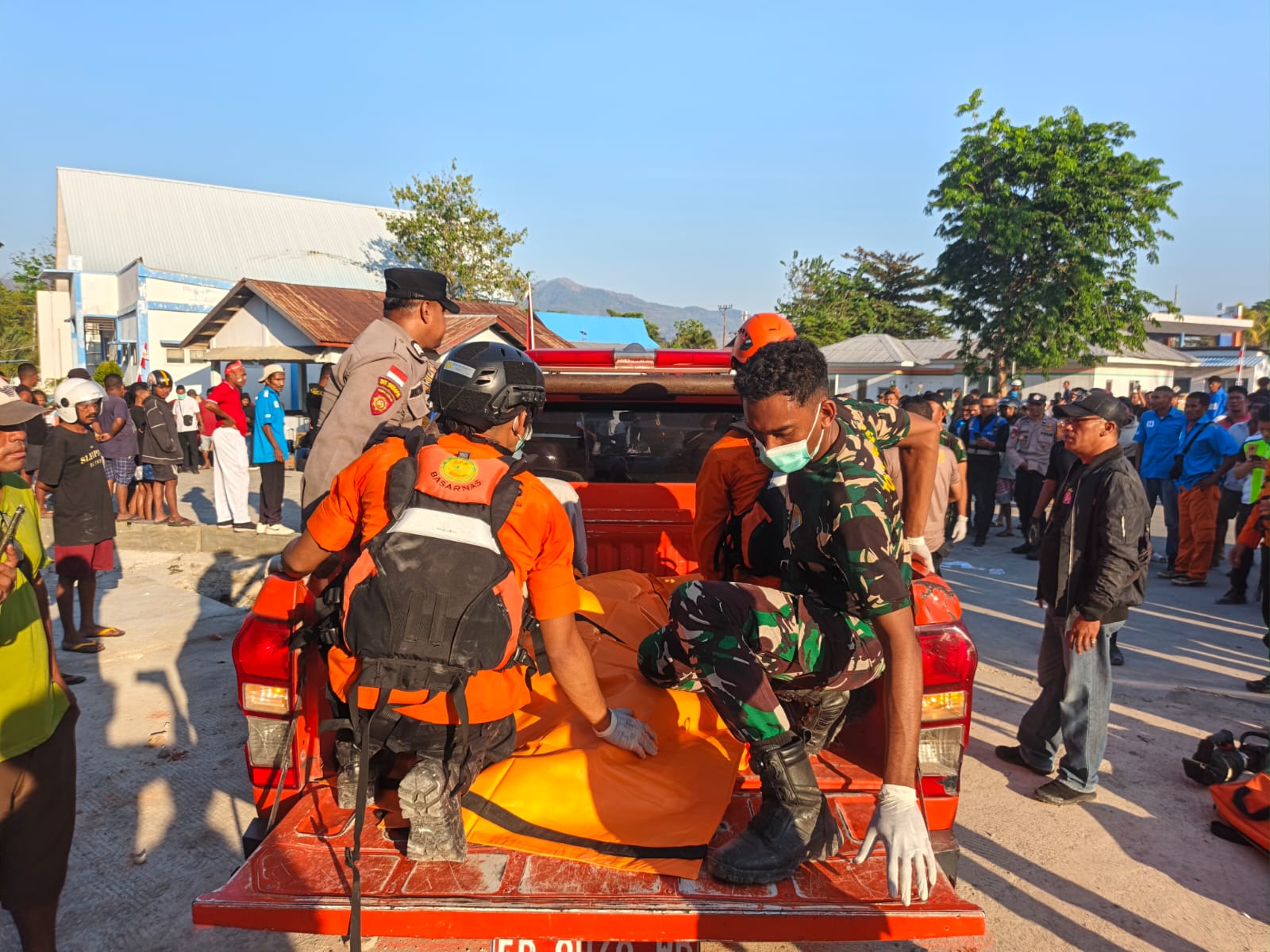 Kodam IX/Udayana Kerahkan Prajurit Bantu Evakuasi Warga Pascagempa M7,7 di NTT