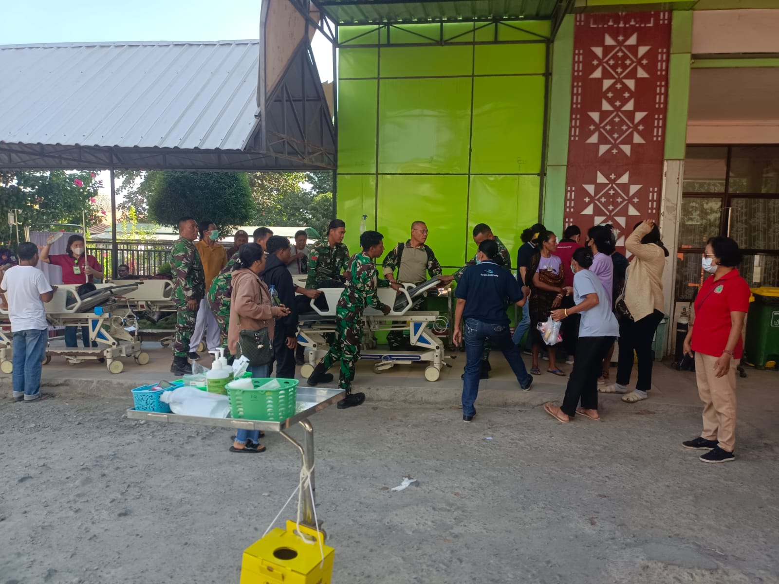 Pascagempa M 7,7 Nagekeo, Kodam IX/Udayana Gerak Cepat Evakuasi Pasien RSUD TC Hillers Maumere
