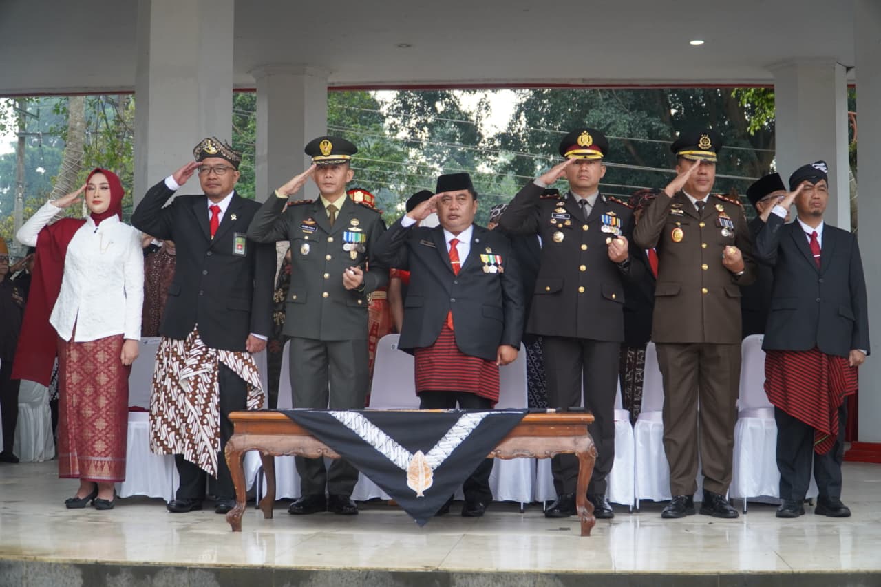 Menjaga Api Nasionalisme di Kota Tembakau: Letkol Inf Richie Fadly Hadiri Upacara HUT ke-81 RI di Alun-Alun Temanggung