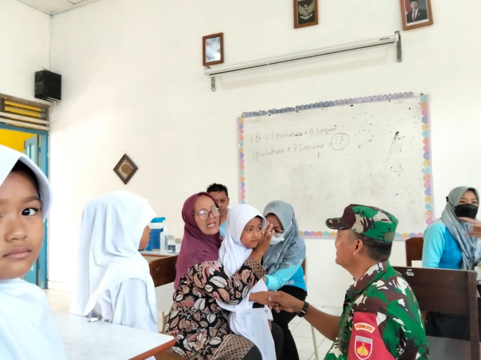 Babinsa Dukung Pelaksanaan Bulan Imunisasi Anak Sekolah