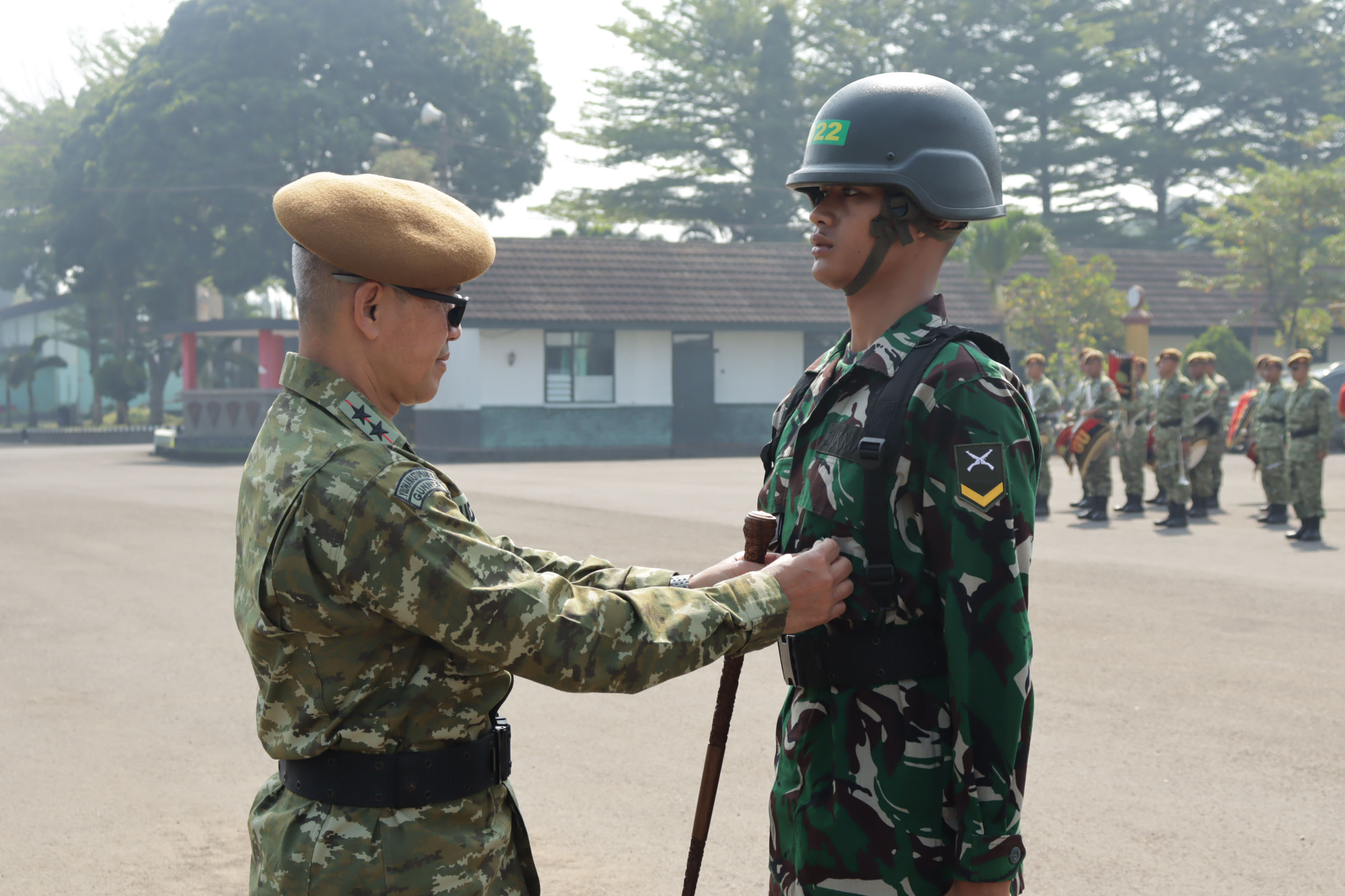 MEMBENTUK PRAJURIT TANGGUH DAN MODERN