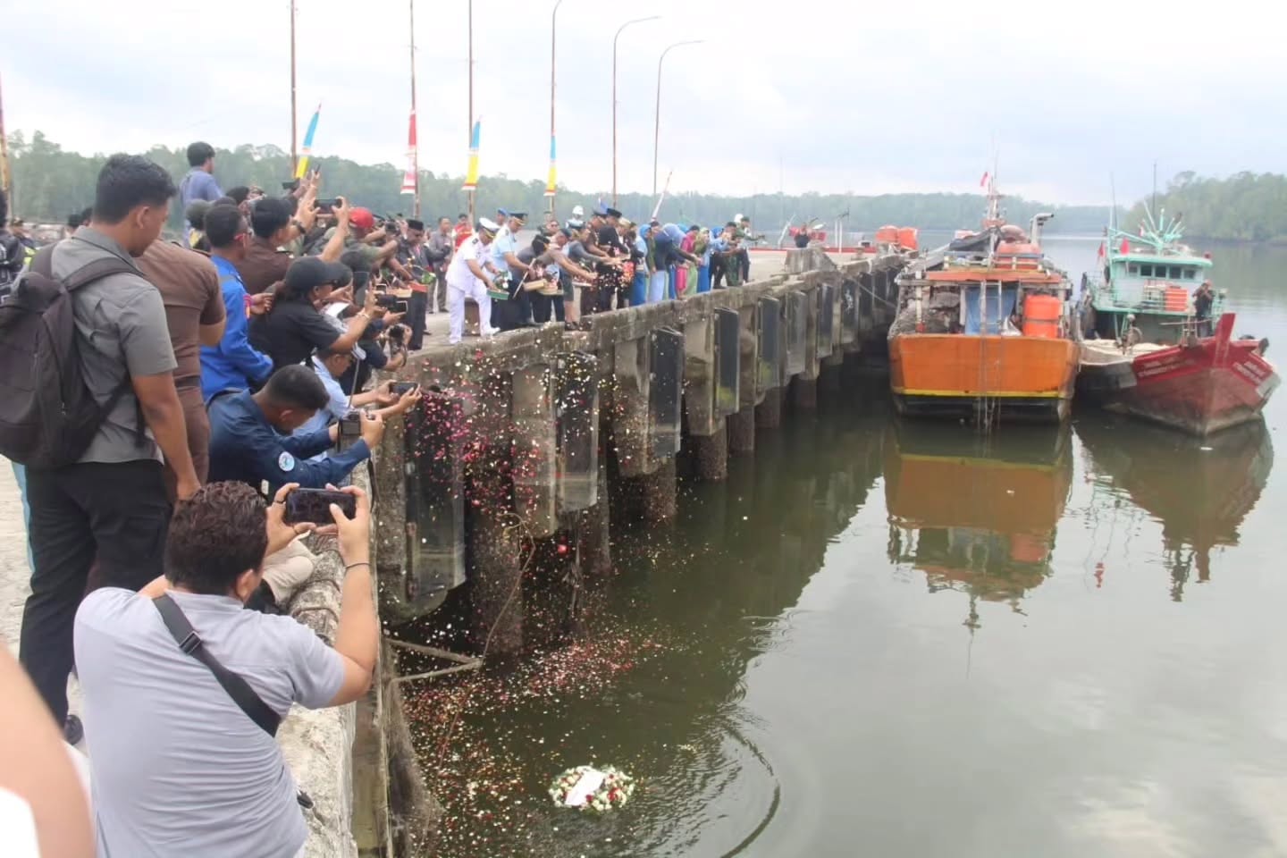 Brigif 20 Kostrad dan Forkopimda Mimika Tabur Bunga, Kenang Jasa Pahlawan