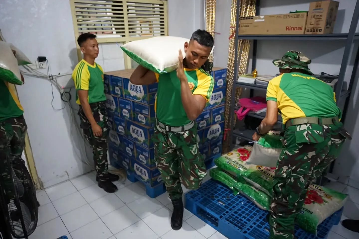 Kostrad Peduli, Pangdivif 3 Kostrad Salurkan Bantuan untuk Korban Bencana NTT
