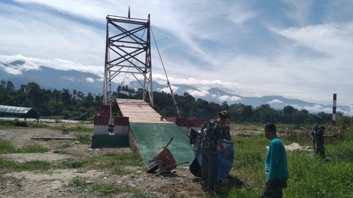 Kodim 0108 dan Warga terus Percepat Pembangunan Jembatan Gantung Perintis di Kumbang Jaya Aceh Tenggara