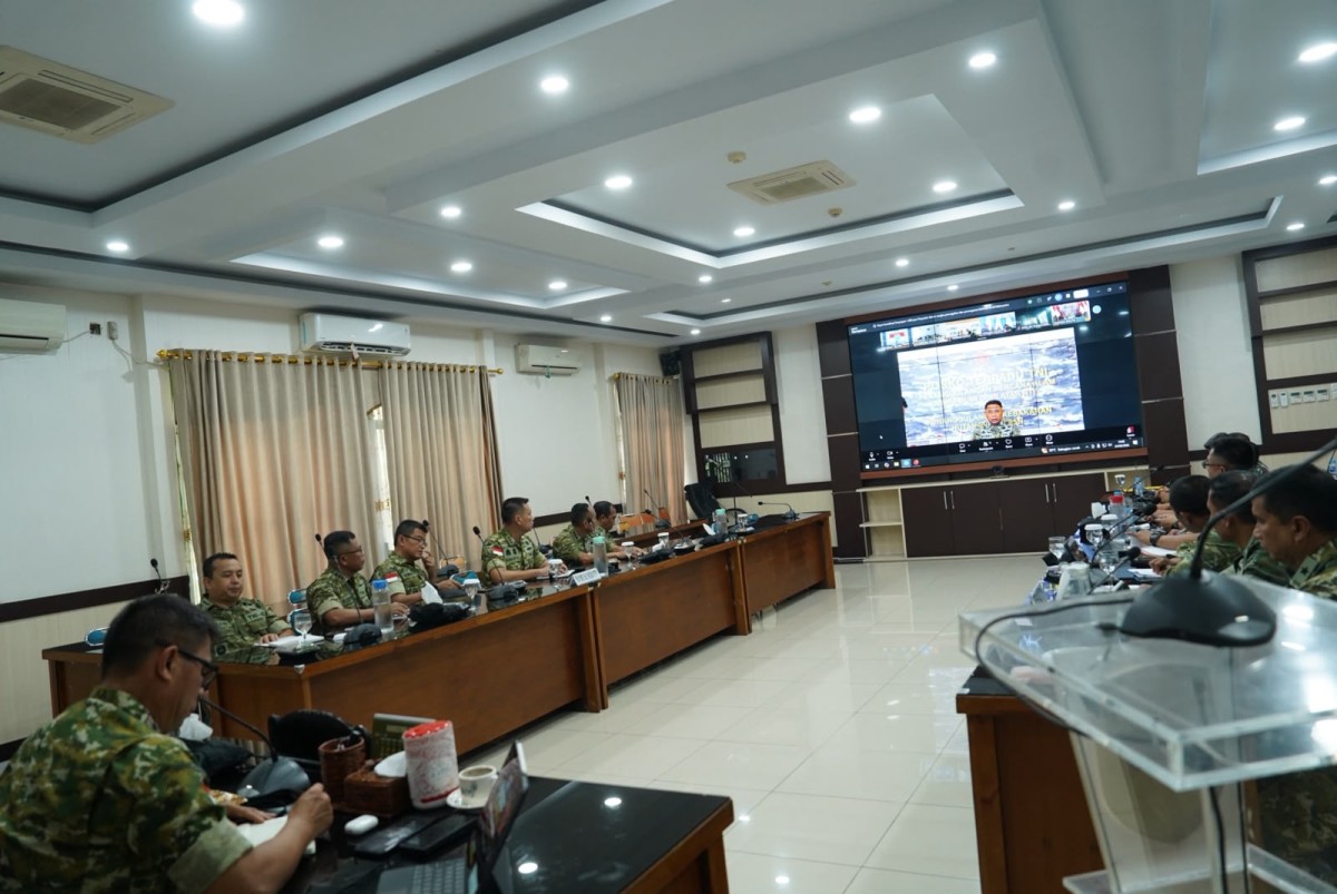 Pangdam XII/Tpr Ikuti Rapat Penyiapan Personel Penyuluh Karhutla Bersama Asops Panglima TNI