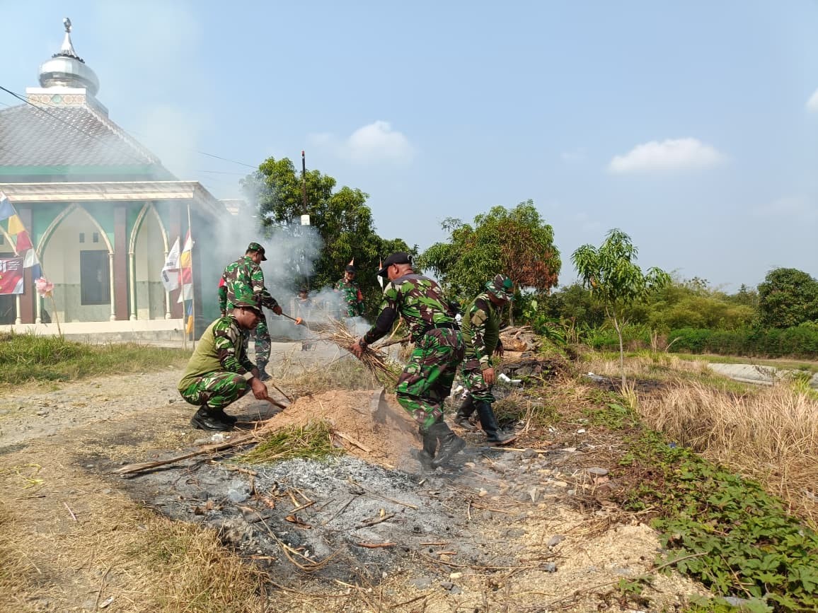 Karya Bakti Kodim 0712/Tegal, Pererat Kebersamaan dan Kepedulian di Tengah Masyarakat