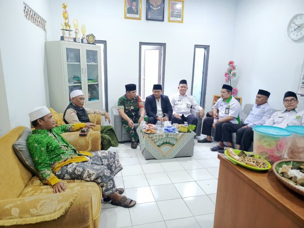 Sertu H. Agus Komsos dengan Tokoh Agama, Matangkan Persiapan Maulid Nabi