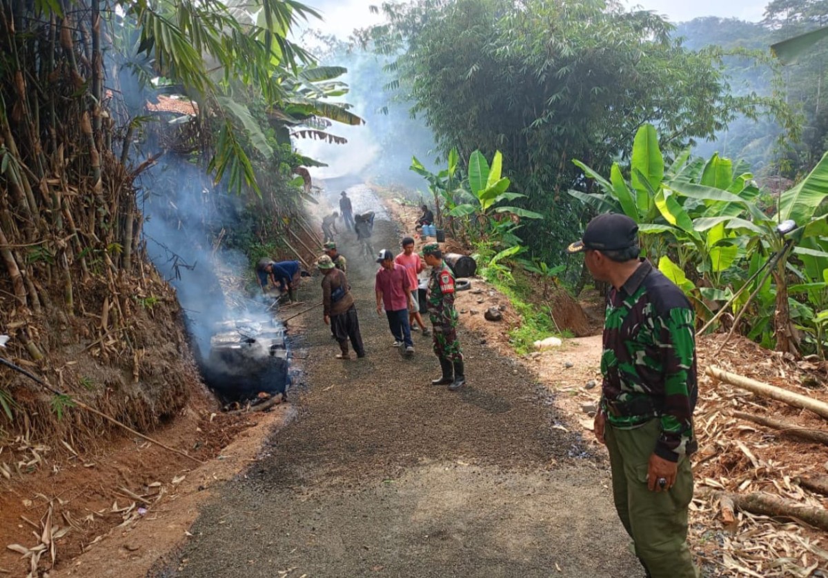 Babinsa Koramil 2213/Jampangkulon Laksanakan Kegiatan Teritorial di Wilayah Binaan