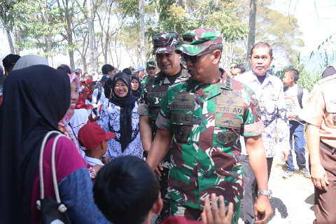 Dandim 0624/Kab. Bandung Dampingi Danpusenif Tinjau Jembatan Gantung “Garuda” di Rancabali