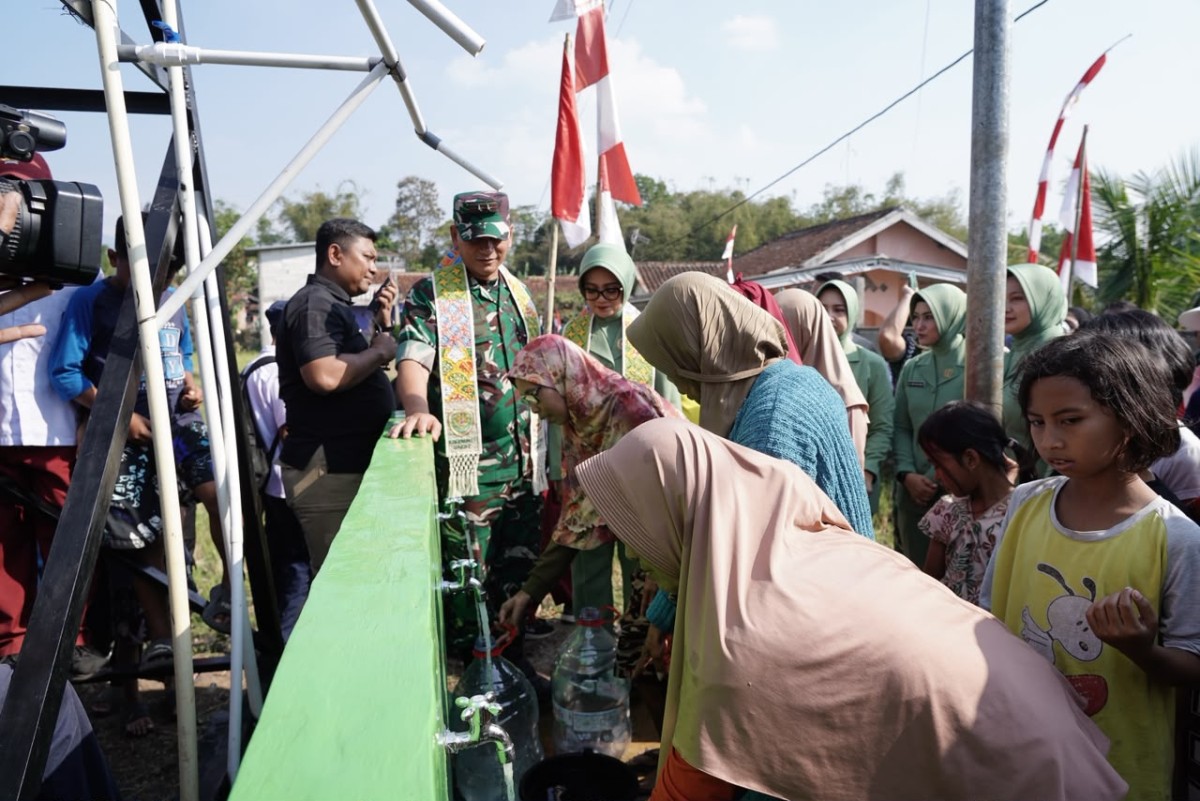 Pangdam III/Siliwangi Resmikan Sumur Bor dan Tinjau Sejumlah Program di Kabupaten Garut