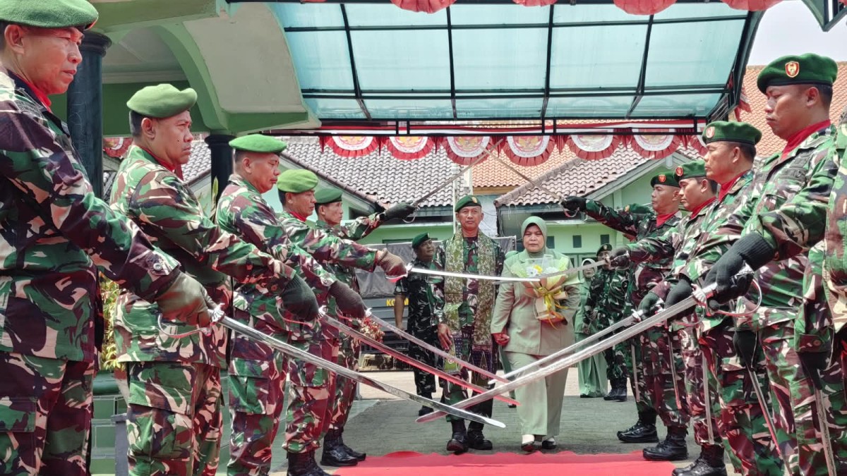 Wisuda Purnawira, Kodim 0713/Brebes Gelar Tradisi Pedang Pora