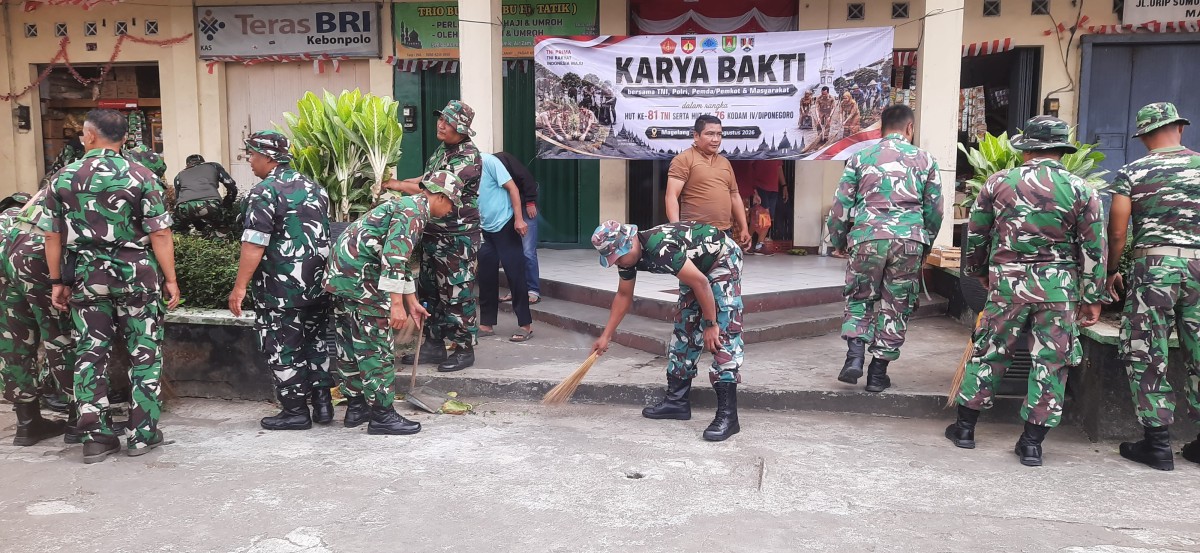 Kodim 0705/Magelang Gelar Karya Bakti Bersih Pasar Kebonpolo dalam Rangka HUT ke-81 TNI dan HUT ke-76 Kodam IV/Diponegoro