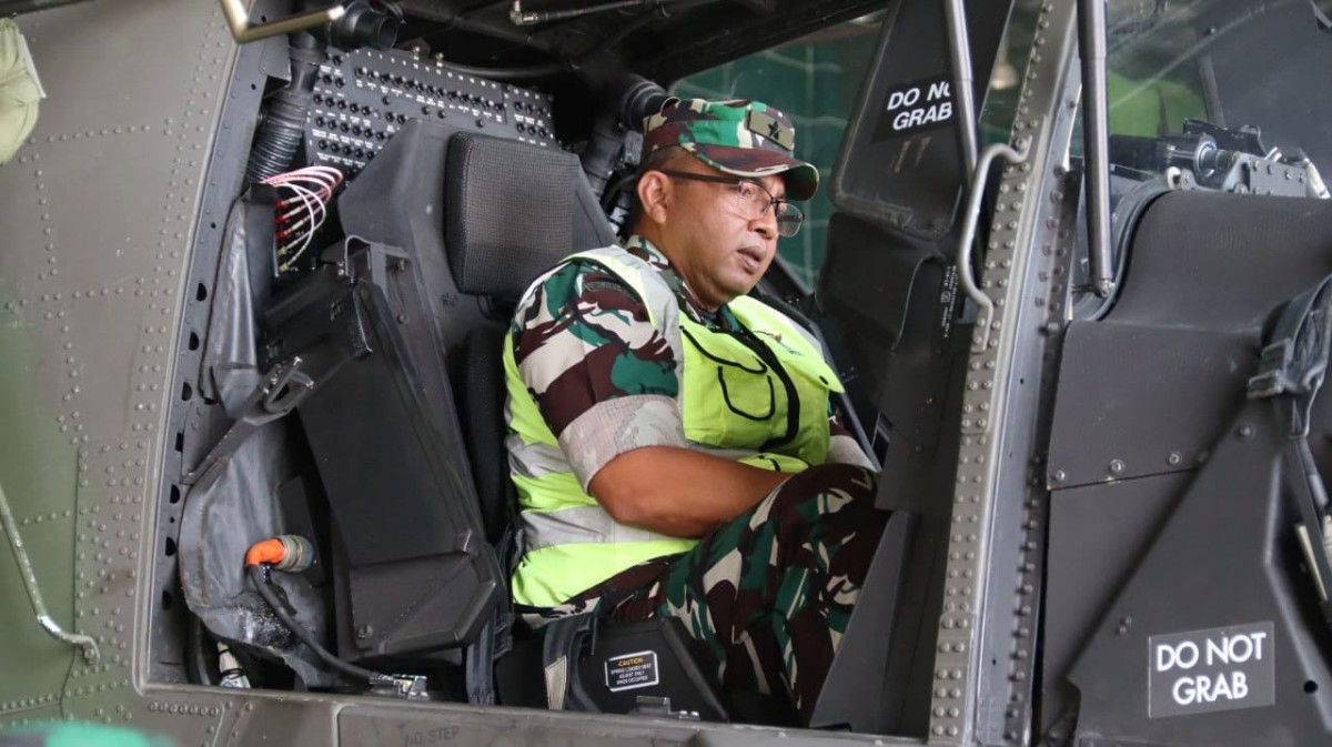 Kadislaikad Pimpin Sertifikasi Kelaikan Helikopter AH-64E Apache di Skadron 11/AAJ Puspenerbad