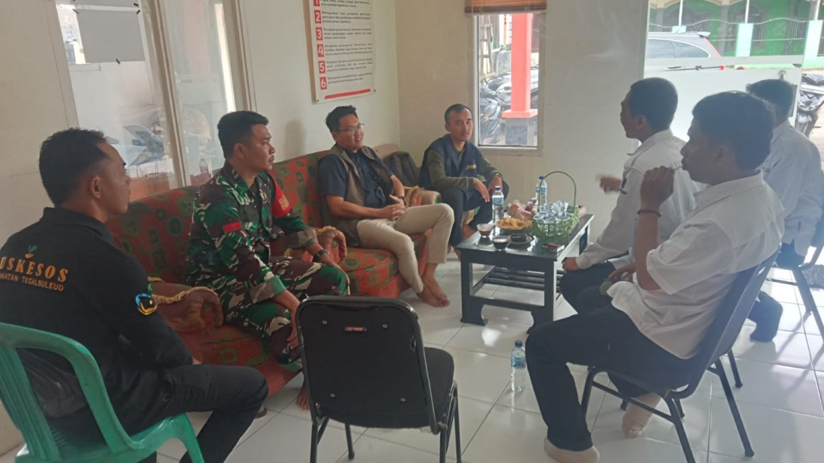 Babinsa Rambay Laksanakan Komsos Bersama Tokoh Masyarakat