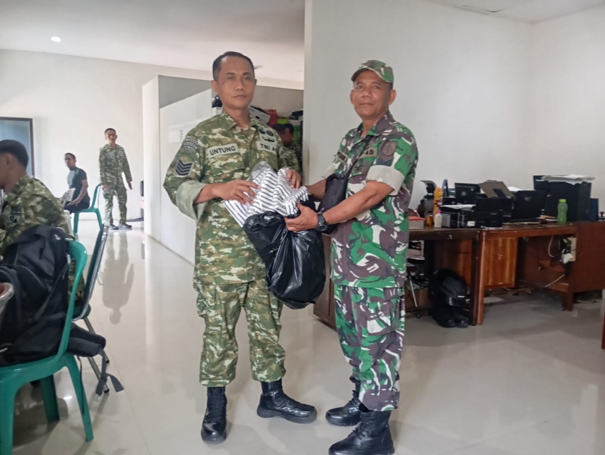 Kodim 0710/Pekalongan Salurkan Bantuan 120 Selimut untuk Korban Bencana Alam di NTT