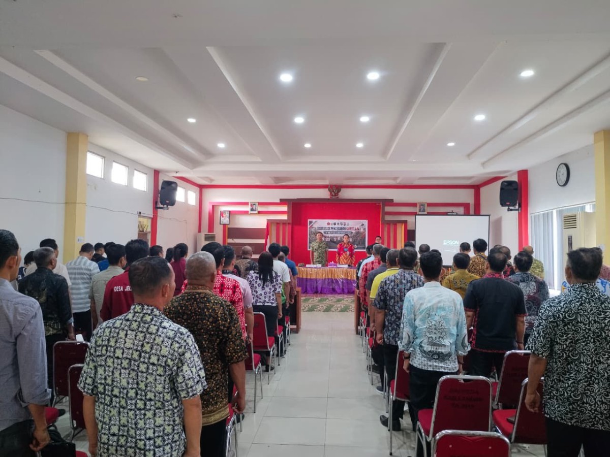 Dandim 1210/Landak Dampingi Tim Satgas Karhutla Mabes TNI Gelar Penyuluhan dan Sosialisasi Pencegahan Karhutla di Kabupaten Landak.