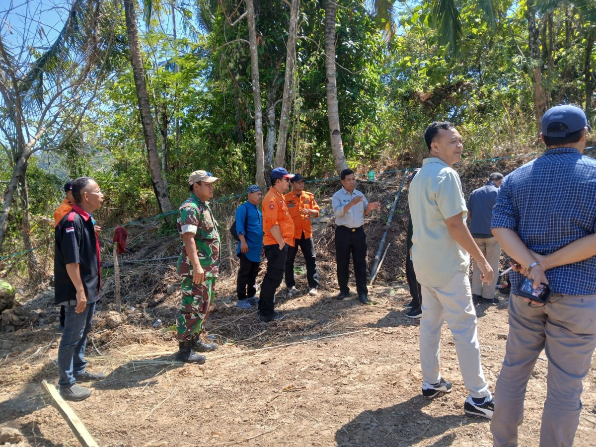 Babinsa Dampingi BPBD Cek Lokasi Pembangunan Rumah Bantuan di Desa Cidadap