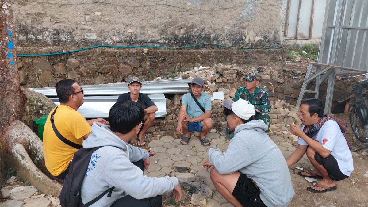 Batuud Koramil 2213/Jampangkulon Laksanakan Komsos Bersama Warga Desa Binaan
