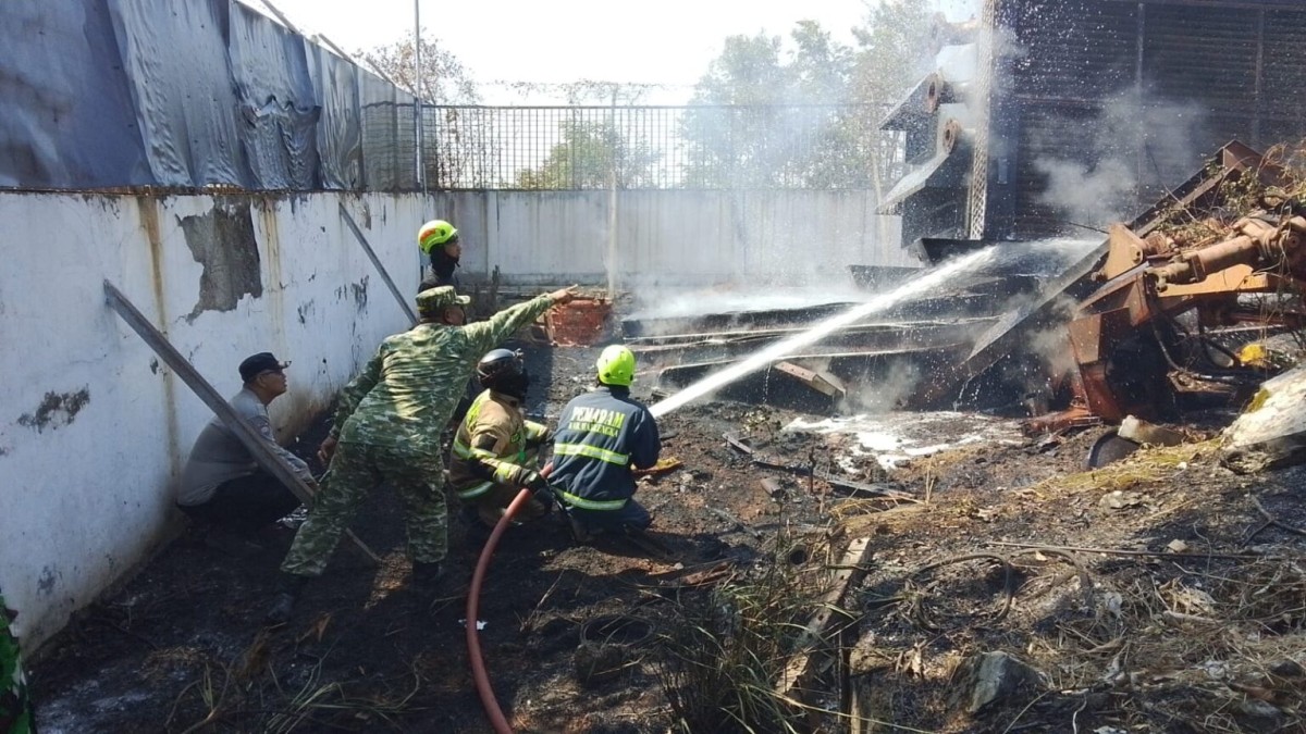 Kebakaran Lahan Kosong Merambat ke Gudang Pertamina EP di Majalengka, Api Padam 2 Jam Kemudian