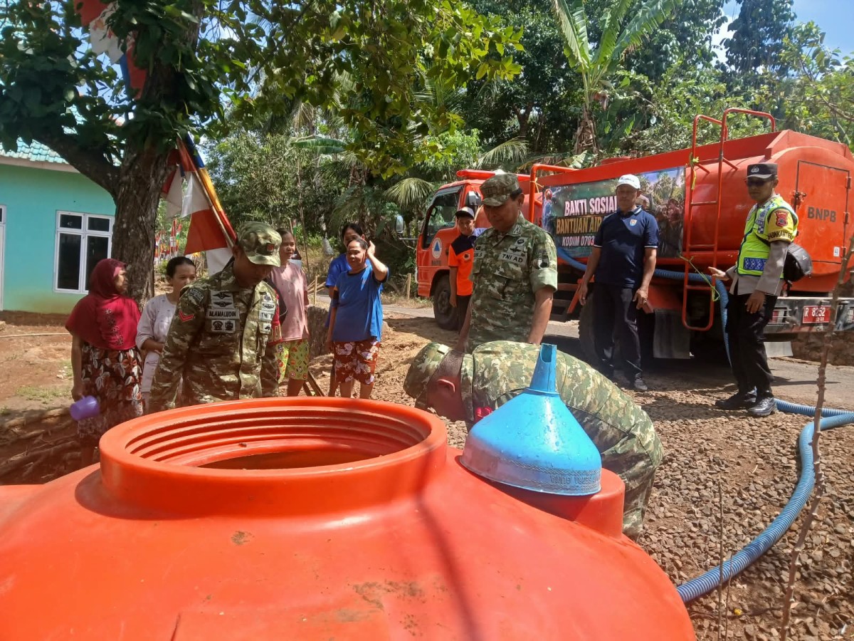 Bakti Sosial Bantuan Air Bersih Kodim 0703/Cilacap di Desa Pegadingan