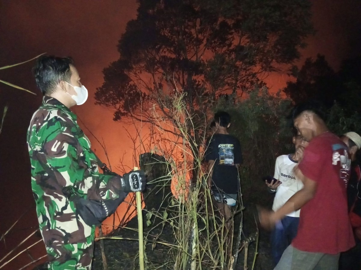 Kodim 0702/Purbalingga Bantu Penanganan Kebakaran Hutan Gunung Garung