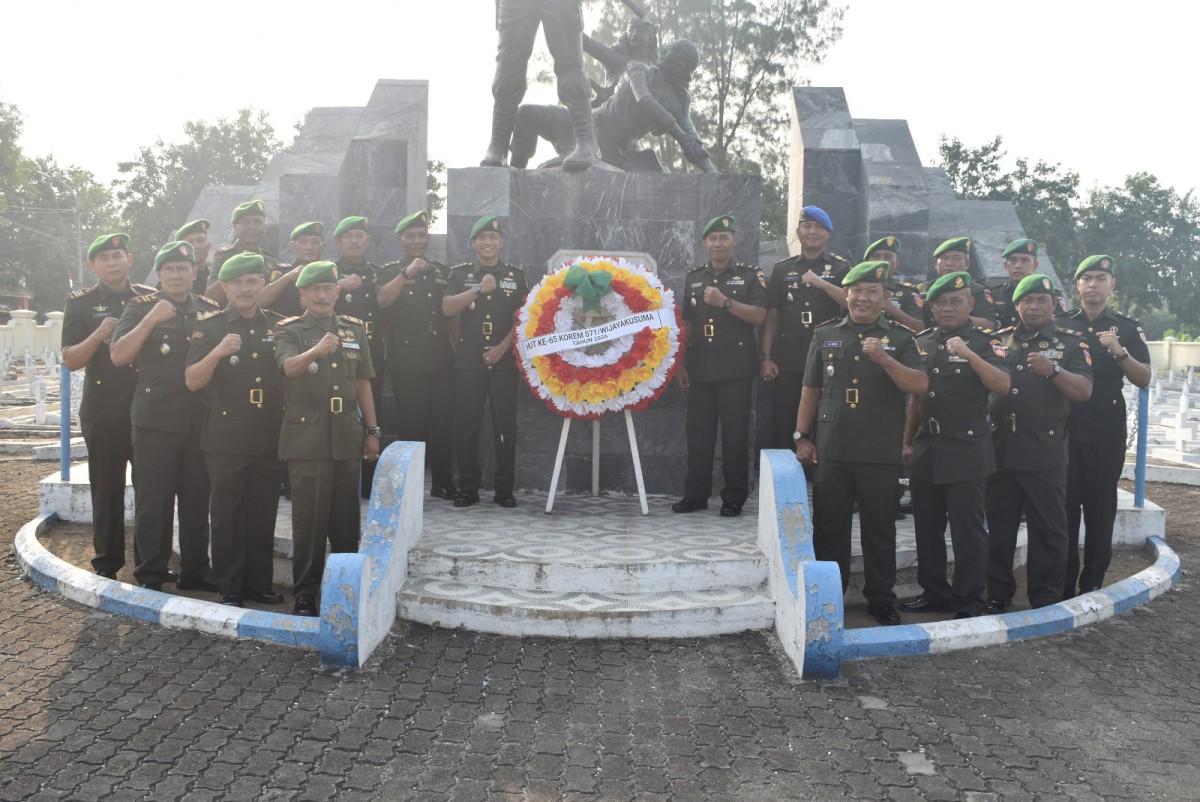 HUT ke-65 Korem 071/Wijayakusuma, Kodim 0712/Tegal Gelar Ziarah Rombongan untuk Kenang Jasa Pahlawan