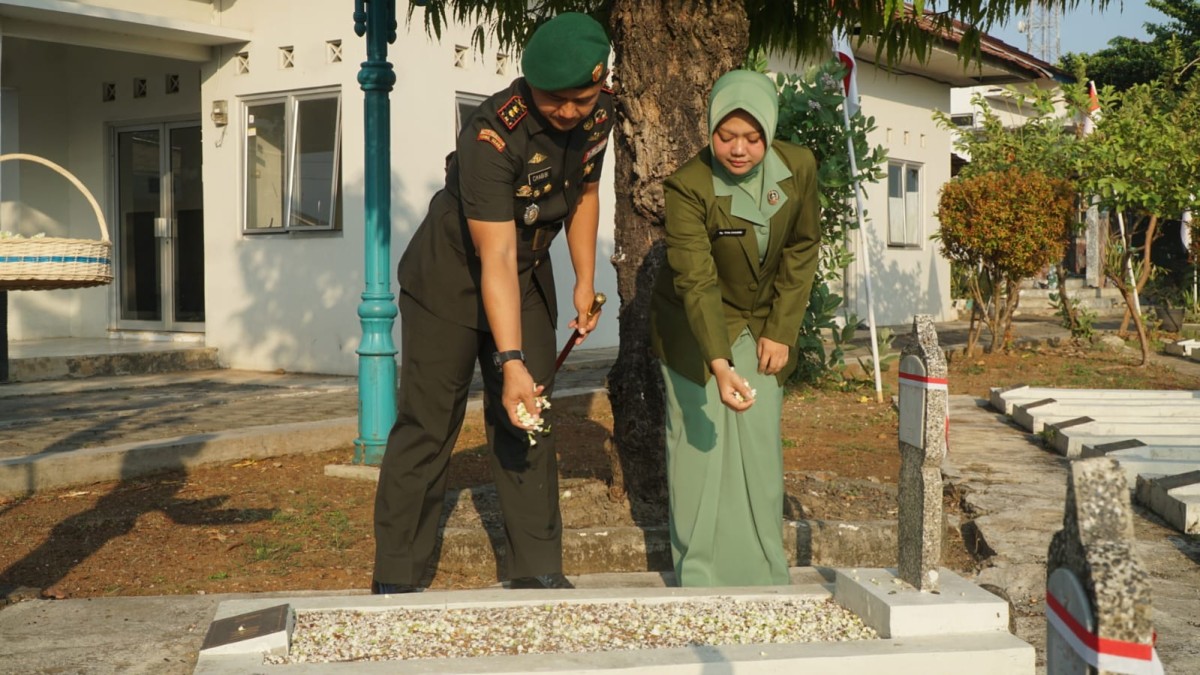 Peringati HUT ke-65 Korem 071/Wijayakusuma, Kodim 0710/Pekalongan Gelar Ziarah Rombongan di TMP Prawira Reksa Negara