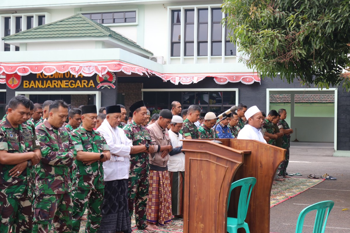 Ikhtiar di Tengah Kemarau Kodim 0704 Banjarnegara Gelar Salat Istisqa