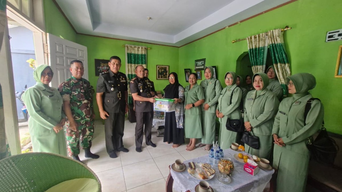 HUT ke-65 Korem 071 Wijayakusuma Dandim Banjarnegara Anjangsana Jalin Silaturahmi dengan Ibu Kuat Triono
