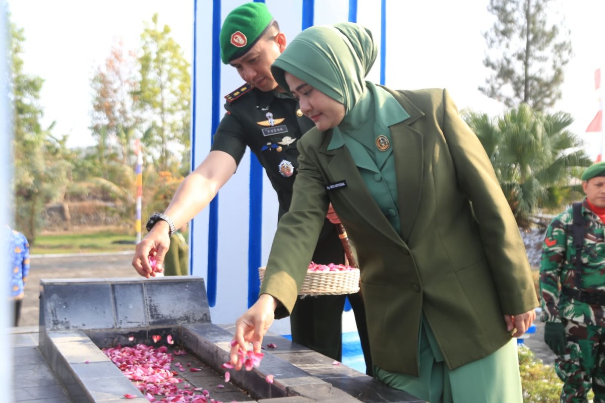 Peringati HUT Ke-65 Korem 071/Wijayakusuma, Kodim 0703/Cilacap Gelar Ziarah Rombongan