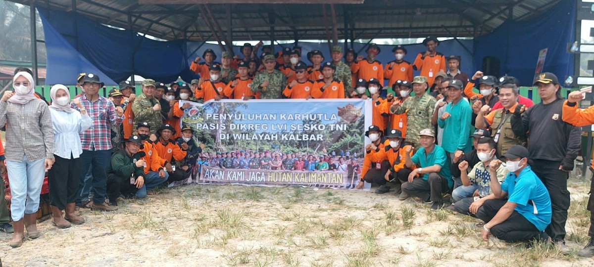Pasis Sesko TNI dan BPBD Sambas Sinergi Edukasi Pencegahan Karhutla di Galing
