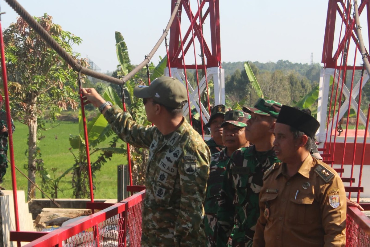 Pastikan Siap Digunakan, Dandim 0703/Cilacap Tinjau Jembatan Perintis Garuda di Wanareja