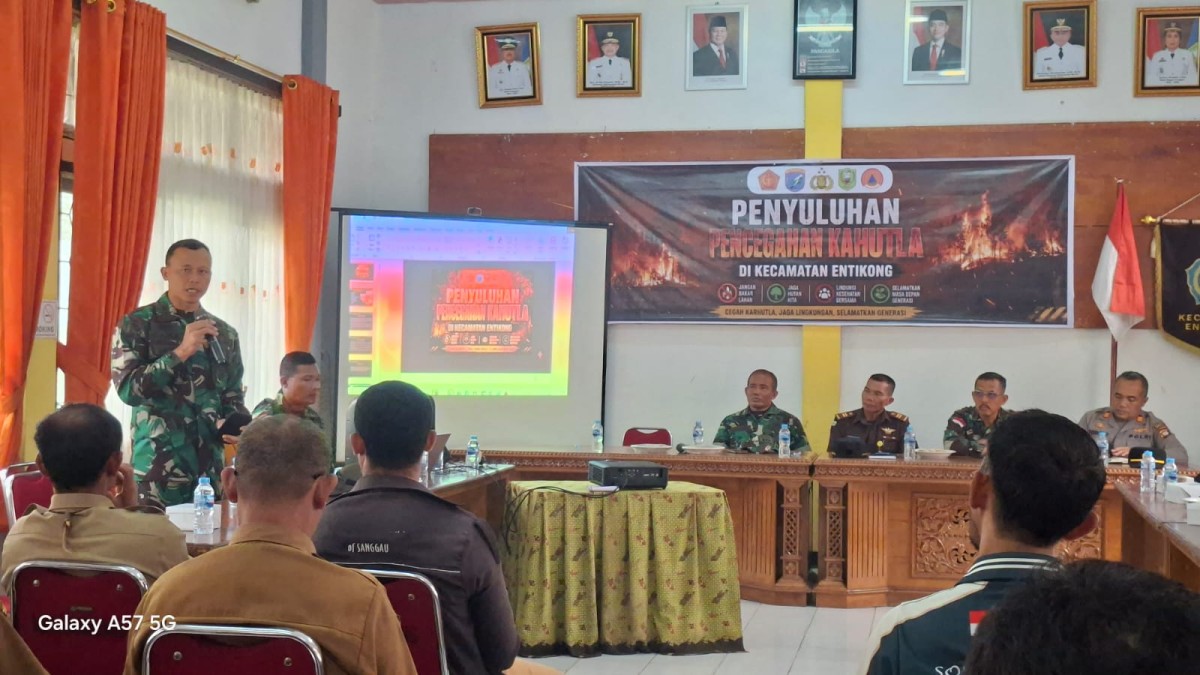 Pasis Dikreg LVI Sesko TNI Gencarkan Penyuluhan Karhutla di Beduai dan Entikong, Rangkul Masyarakat Berbasis Kearifan Lokal