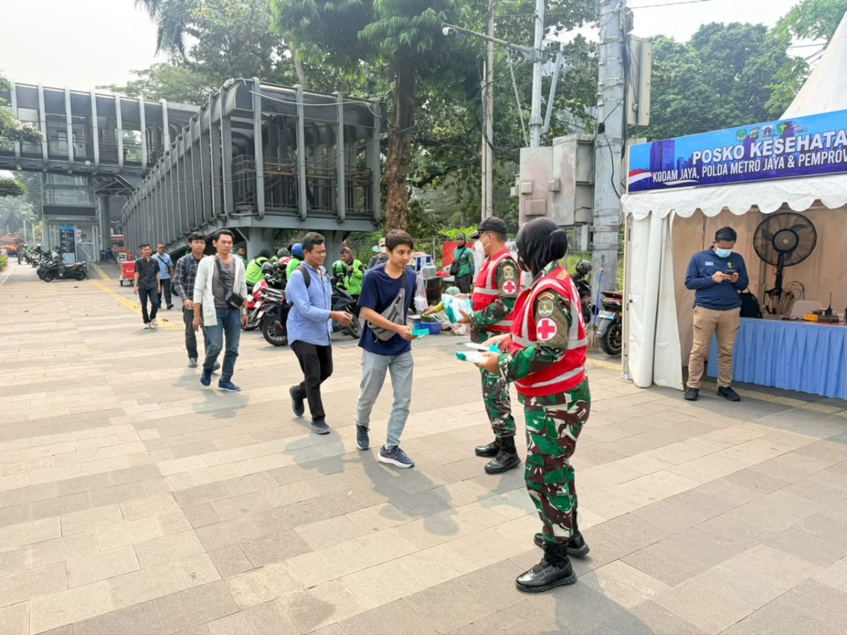 Bahaya Abu Vulkanik Anak Gunung Krakatau, Tim Kesdam Jaya - Tim Dokkes Polda Metro Jaya Bergerak