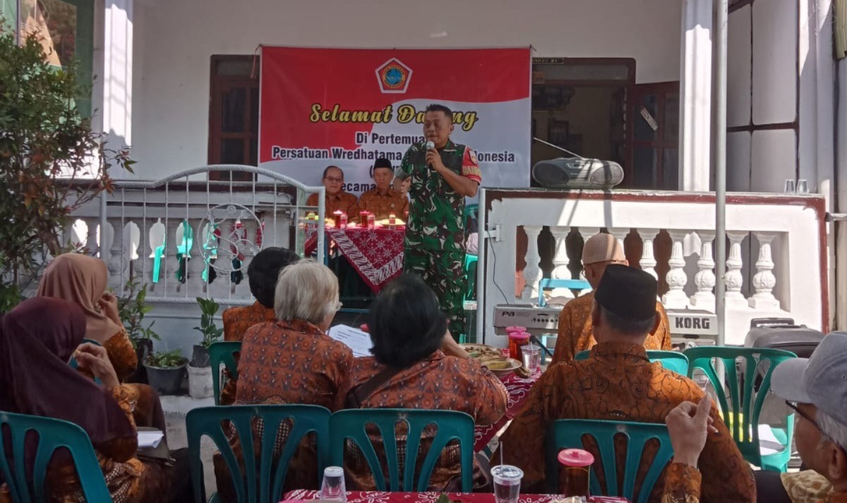 Babinsa Gemblegan Hadiri Pertemuan PWRI, Perkuat Silaturahmi Dan Komunikasi Dengan Warga