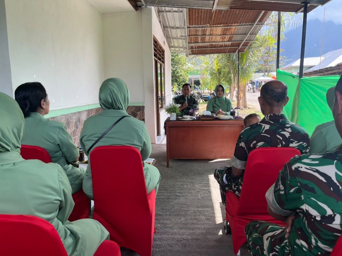 Dandim 1602/Ende Tekankan Kedisiplinan, Ketua Persit Ingatkan Pentingnya Keharmonisan Keluarga