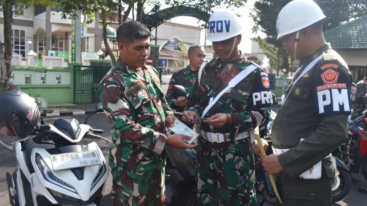Kodim 0703/Cilacap Periksa Kendaraan Dinas dan Pribadi Prajurit