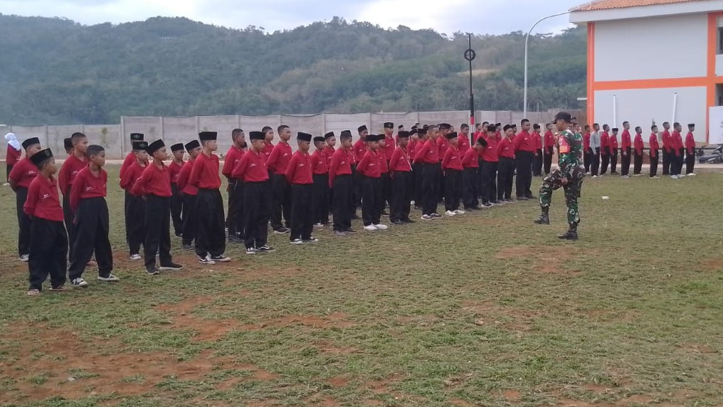 Koramil 13/Majenang Berikan Pelatihan PBB kepada Siswa-Siswi Sekolah Rakyat Cilacap