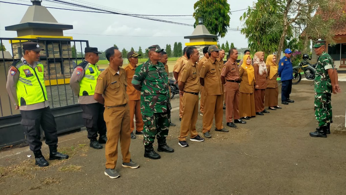 Perkuat Sinergitas Tiga Pilar, Danramil 03/Kroya Hadiri Apel Bersama di Desa Pucung Kidul